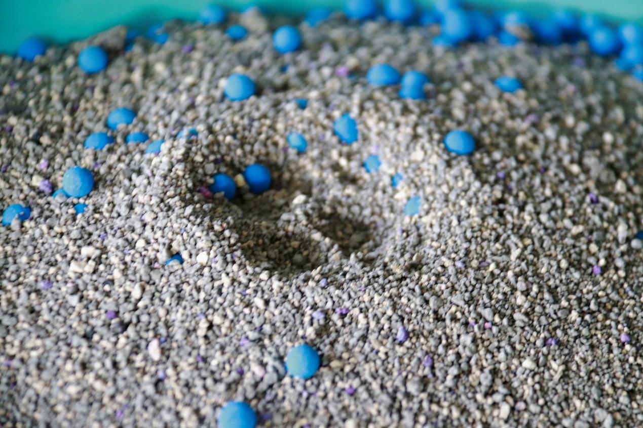 六升猫砂能装多少斤？确认猫砂使用量避免浪费（了解猫砂包装说明）